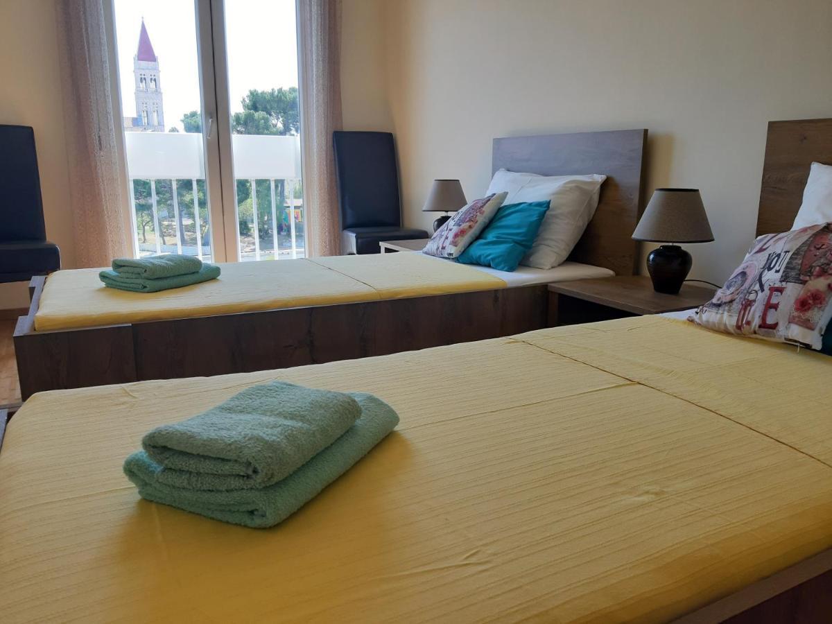 Apartman Petrovic City Center トロギール エクステリア 写真